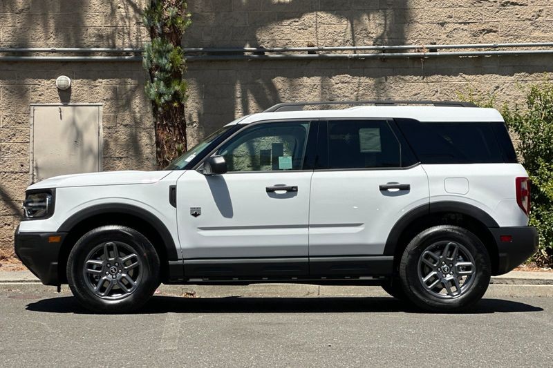 Ford Bronco Sport Vehicle Full-screen Gallery Image 06