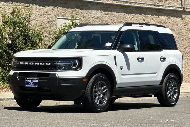 Ford Bronco Sport Vehicle Full-screen Gallery Image 07