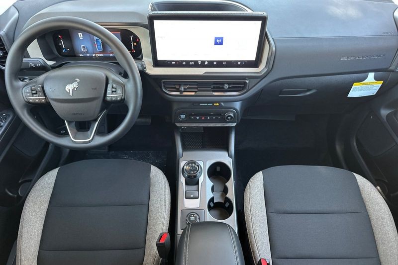 Ford Bronco Sport Vehicle Full-screen Gallery Image 14