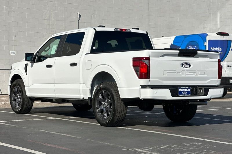 Ford F-150 Vehicle Full-screen Gallery Image 05