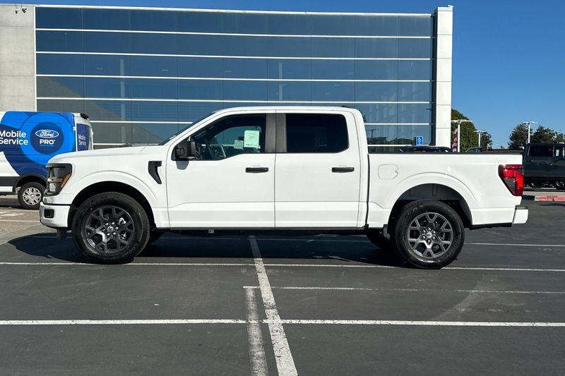 Ford F-150 Vehicle Full-screen Gallery Image 06