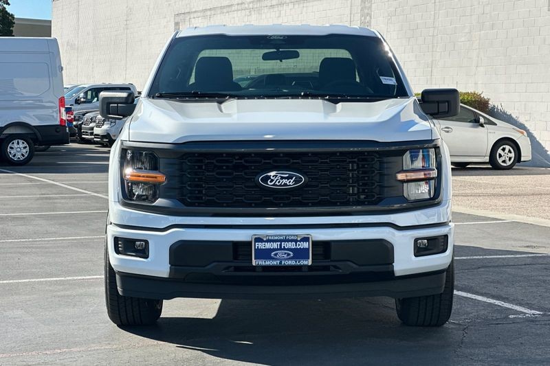 Ford F-150 Vehicle Full-screen Gallery Image 08