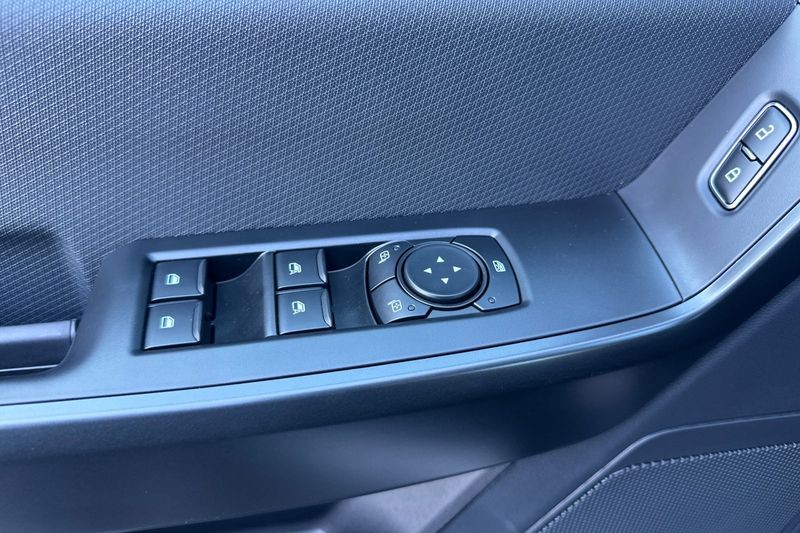 Ford F-150 Vehicle Full-screen Gallery Image 10