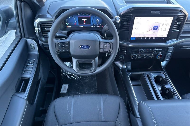 Ford F-150 Vehicle Full-screen Gallery Image 15