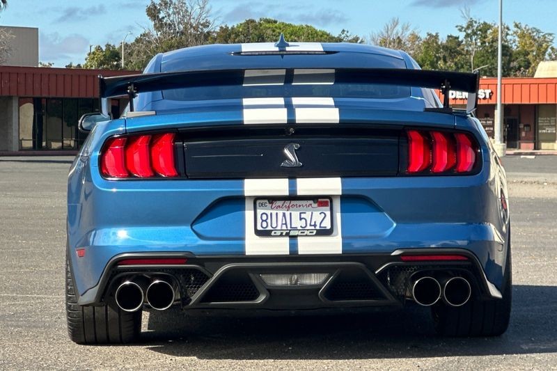 Ford Mustang Vehicle Full-screen Gallery Image 04