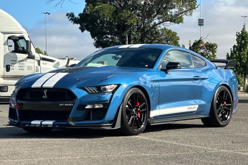 Ford Mustang Vehicle Full-screen Gallery Image 08
