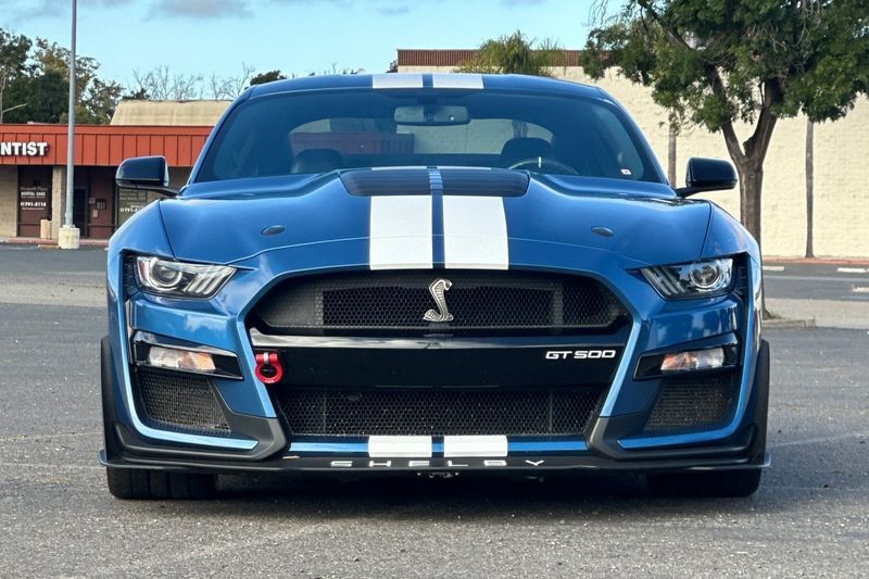 Ford Mustang Vehicle Full-screen Gallery Image 09