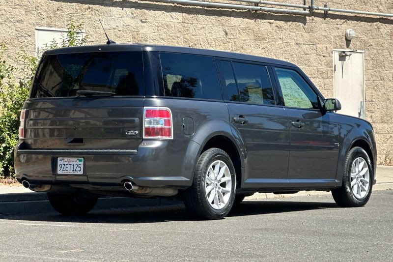 Ford Flex Vehicle Full-screen Gallery Image 03