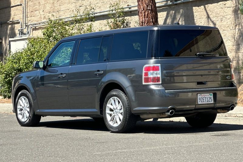 Ford Flex Vehicle Full-screen Gallery Image 05