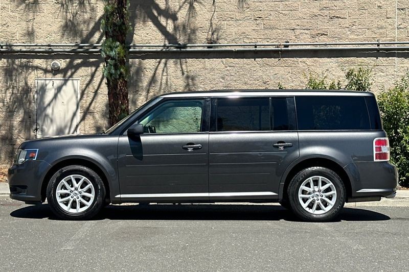Ford Flex Vehicle Full-screen Gallery Image 07
