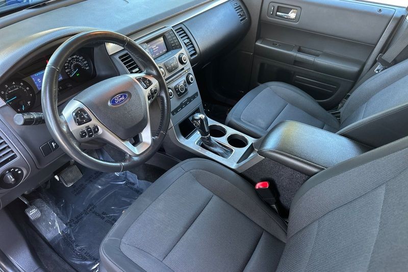 Ford Flex Vehicle Full-screen Gallery Image 10