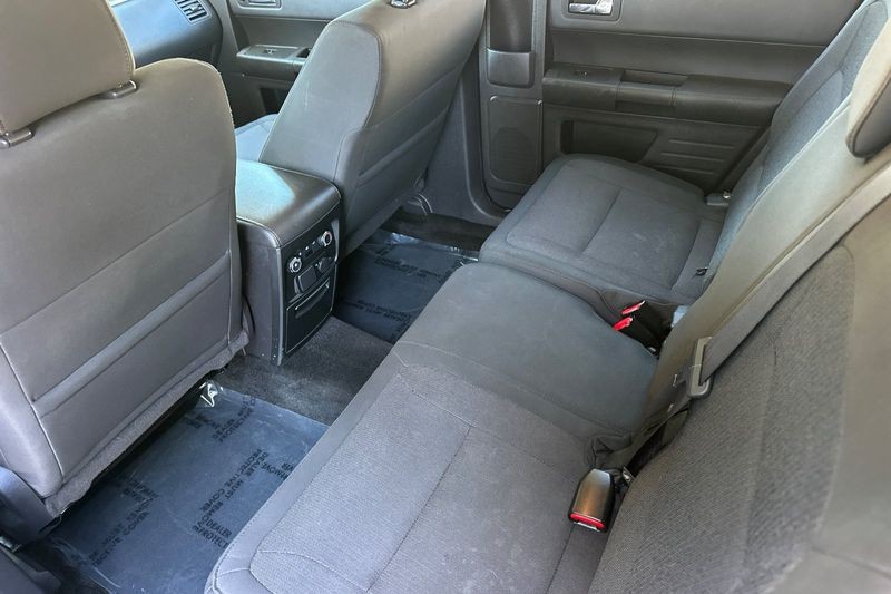 Ford Flex Vehicle Full-screen Gallery Image 14