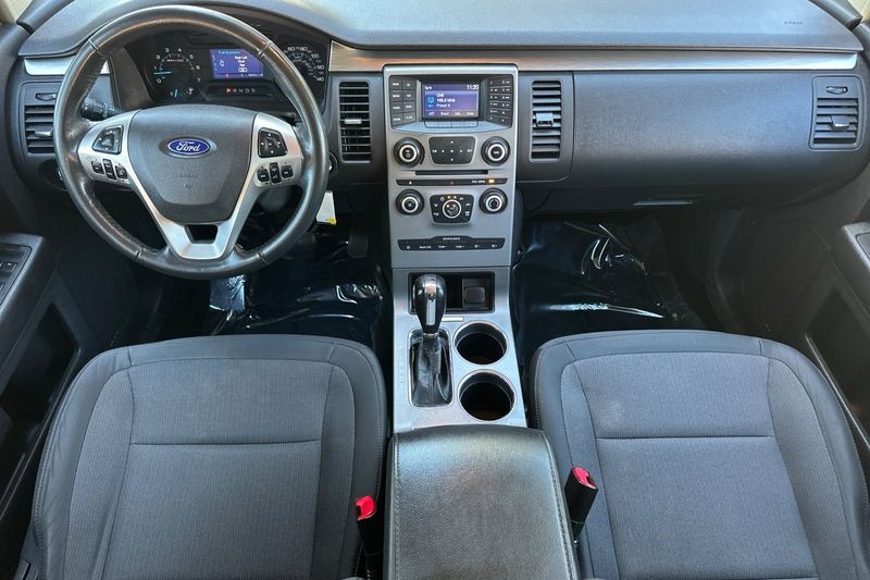 Ford Flex Vehicle Full-screen Gallery Image 15