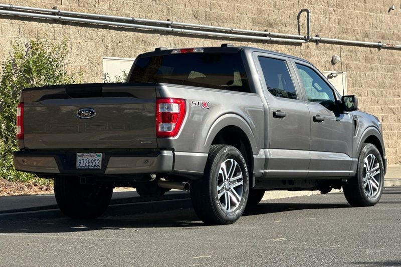 Ford F-150 Vehicle Full-screen Gallery Image 03