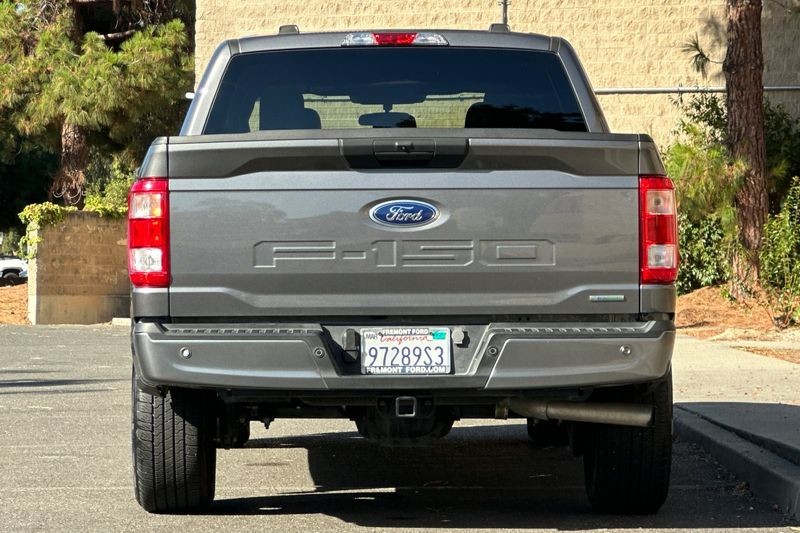 Ford F-150 Vehicle Full-screen Gallery Image 04