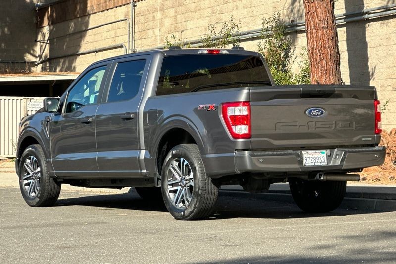 Ford F-150 Vehicle Full-screen Gallery Image 05