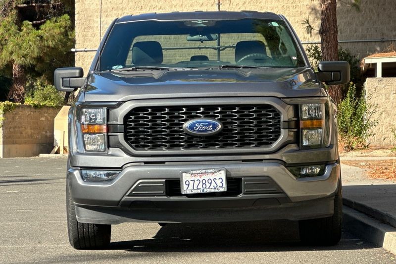 Ford F-150 Vehicle Full-screen Gallery Image 09