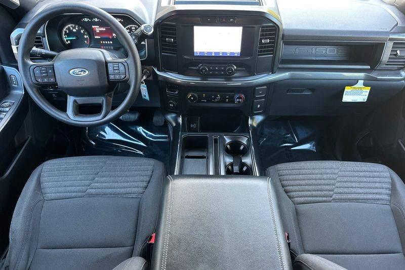 Ford F-150 Vehicle Full-screen Gallery Image 15