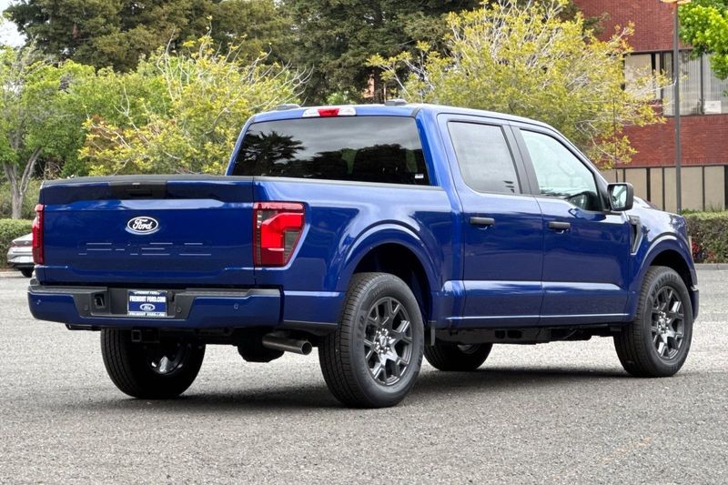 Ford F-150 Vehicle Full-screen Gallery Image 03