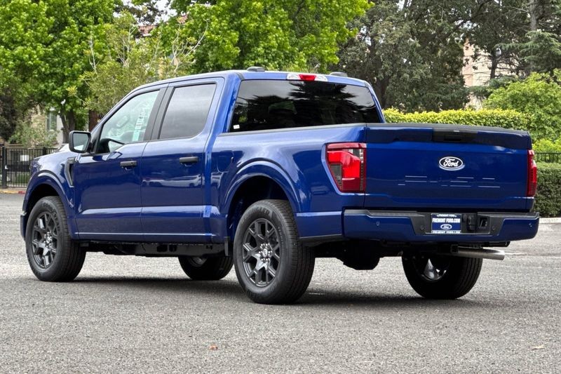 Ford F-150 Vehicle Full-screen Gallery Image 05