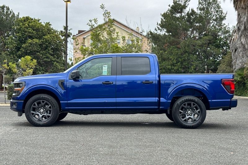 Ford F-150 Vehicle Full-screen Gallery Image 06