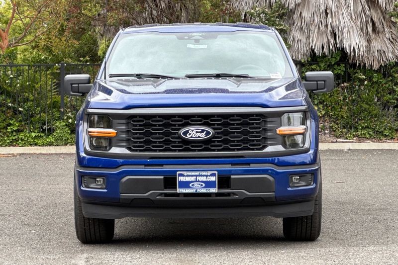 Ford F-150 Vehicle Full-screen Gallery Image 08
