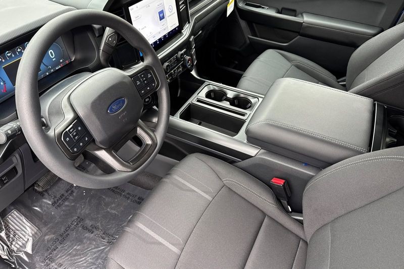 Ford F-150 Vehicle Full-screen Gallery Image 09