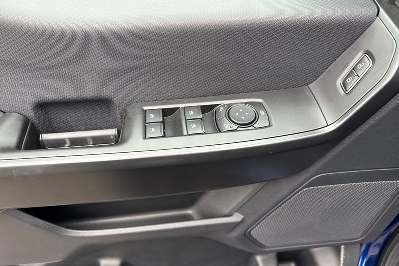 Ford F-150 Vehicle Full-screen Gallery Image 10