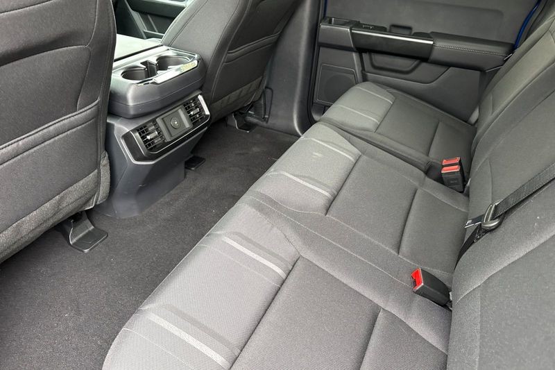 Ford F-150 Vehicle Full-screen Gallery Image 12
