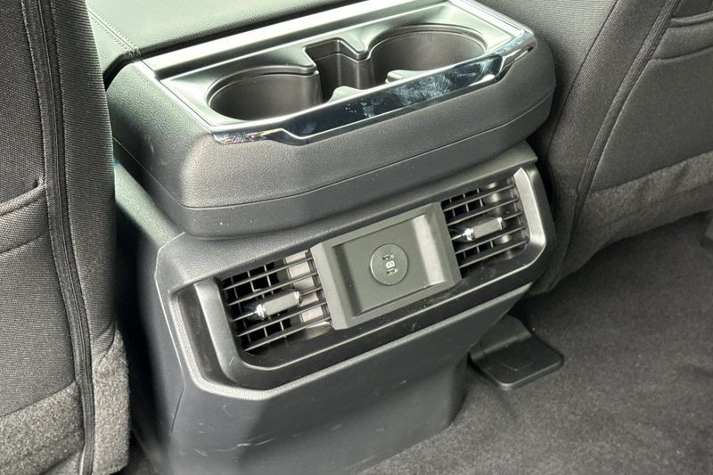 Ford F-150 Vehicle Full-screen Gallery Image 13