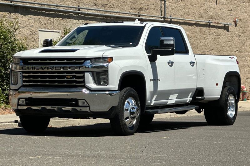 Chevrolet Silverado 3500HD Vehicle Full-screen Gallery Image 08