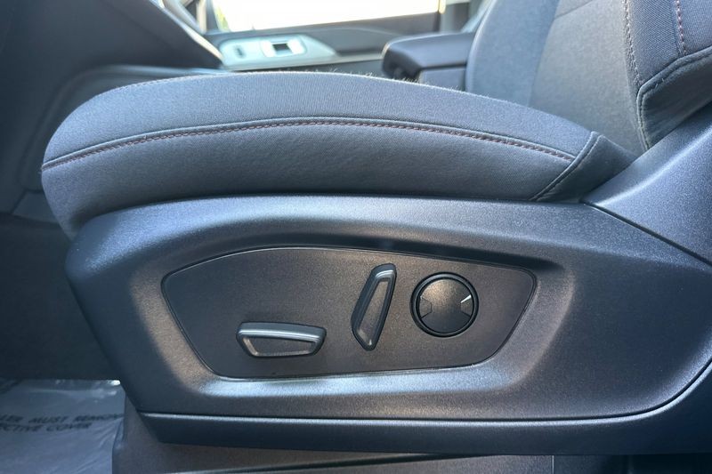 Ford Explorer Vehicle Full-screen Gallery Image 12