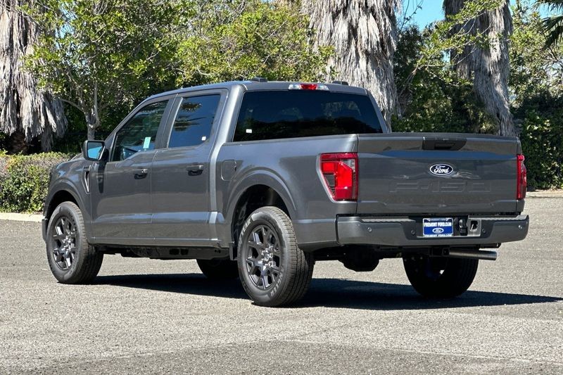 Ford F-150 Vehicle Full-screen Gallery Image 05