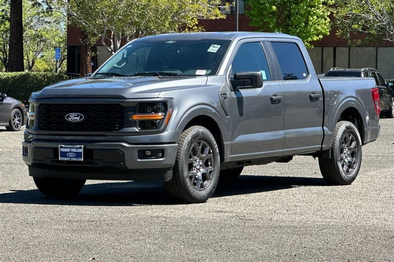 Ford F-150 Vehicle Full-screen Gallery Image 07