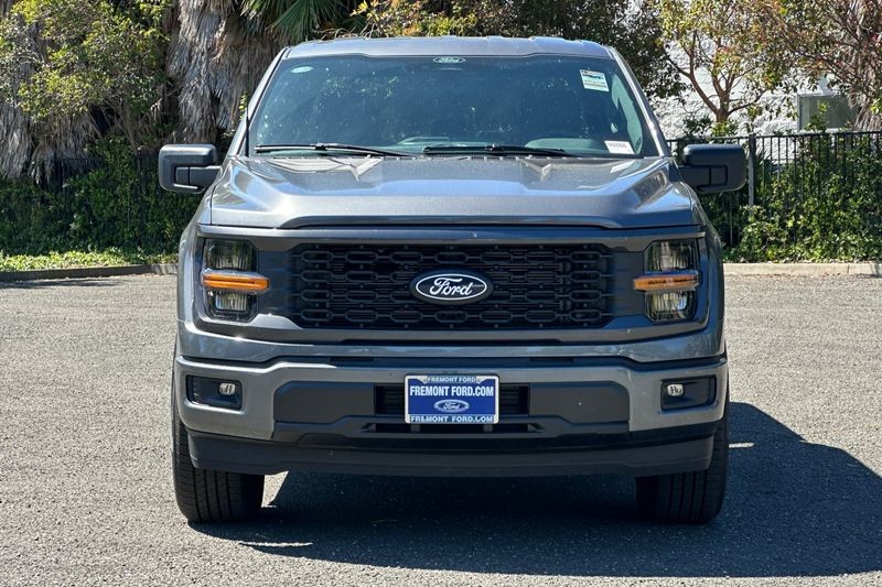 Ford F-150 Vehicle Full-screen Gallery Image 08
