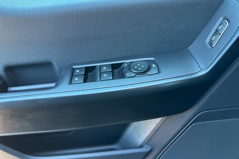 Ford F-150 Vehicle Full-screen Gallery Image 10