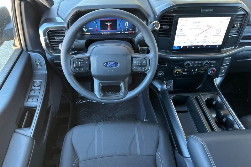 Ford F-150 Vehicle Full-screen Gallery Image 15