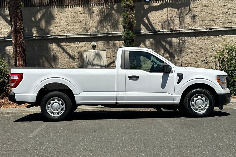 Ford F-150 Vehicle Full-screen Gallery Image 02
