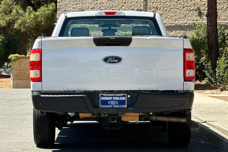Ford F-150 Vehicle Full-screen Gallery Image 04