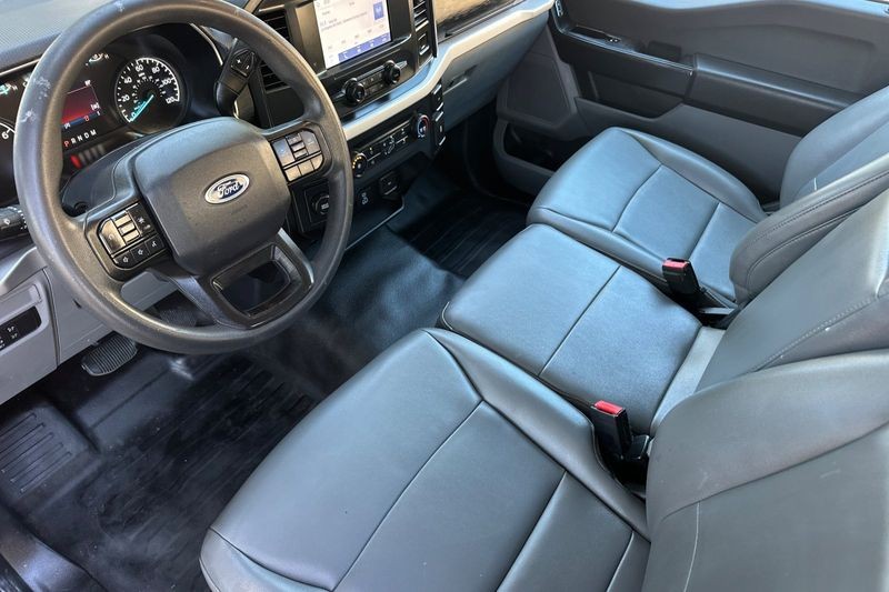 Ford F-150 Vehicle Full-screen Gallery Image 09