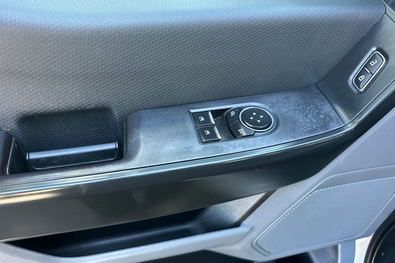 Ford F-150 Vehicle Full-screen Gallery Image 10