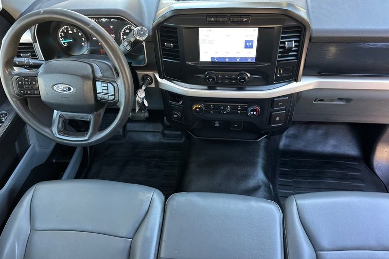 Ford F-150 Vehicle Full-screen Gallery Image 13