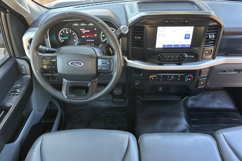 Ford F-150 Vehicle Full-screen Gallery Image 14