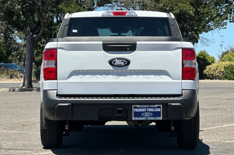 Ford Maverick Vehicle Full-screen Gallery Image 04