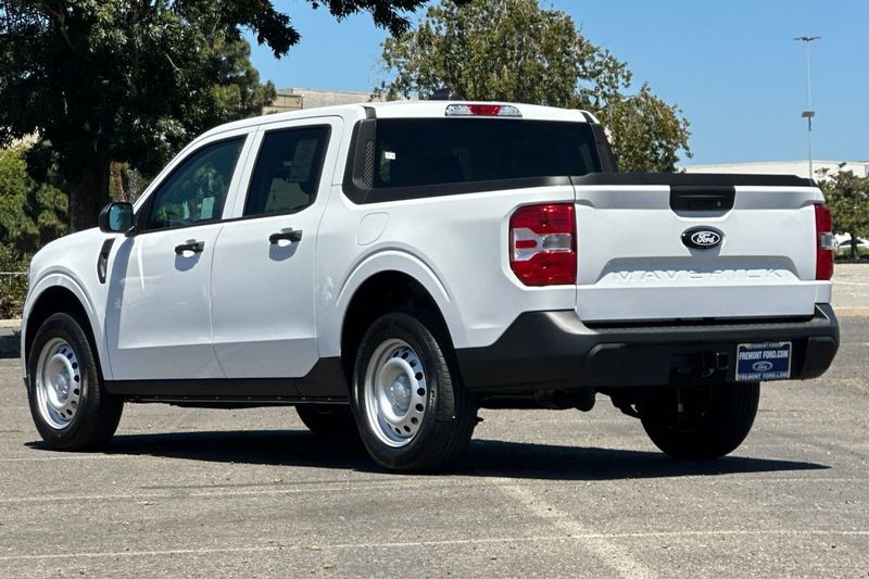 Ford Maverick Vehicle Full-screen Gallery Image 05