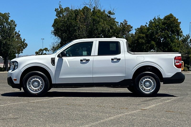 Ford Maverick Vehicle Full-screen Gallery Image 06