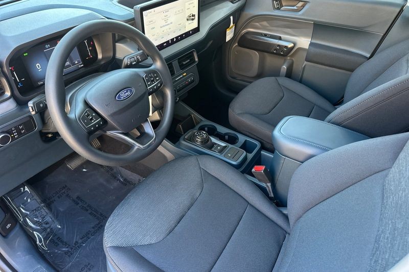 Ford Maverick Vehicle Full-screen Gallery Image 09