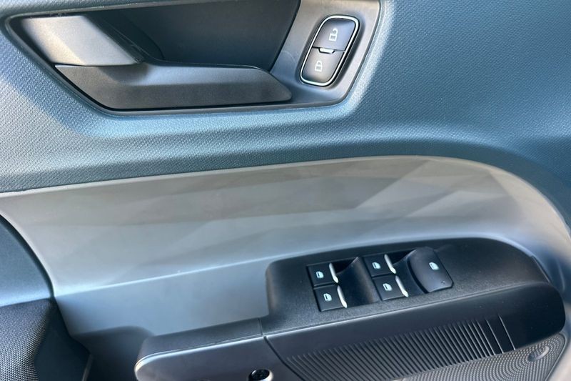 Ford Maverick Vehicle Full-screen Gallery Image 10
