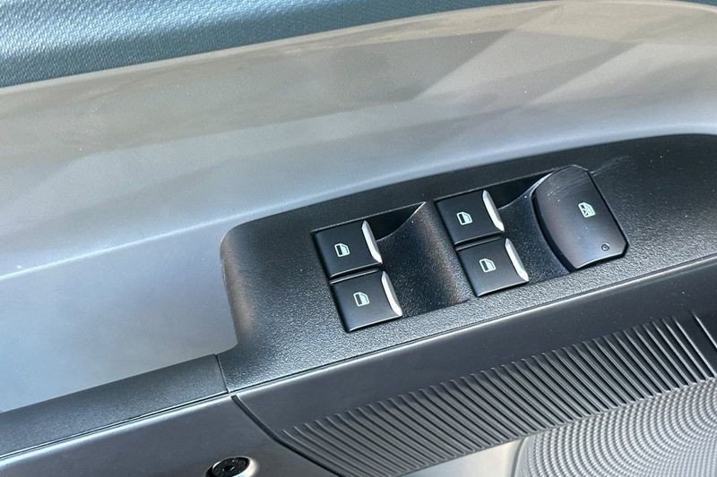 Ford Maverick Vehicle Full-screen Gallery Image 11