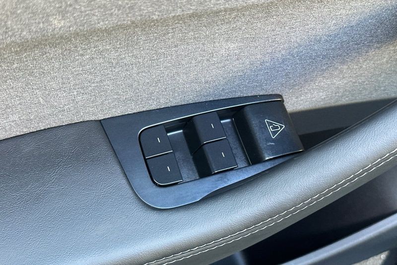Tesla Model Y Vehicle Full-screen Gallery Image 11